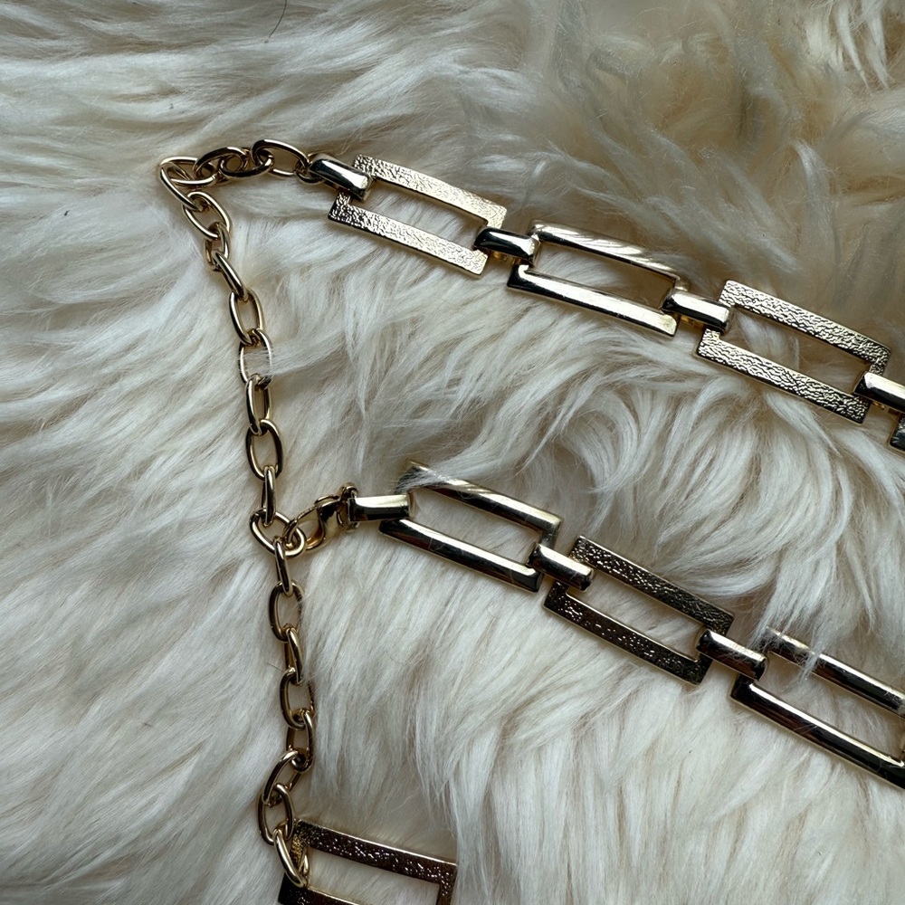 Gold Rectangular Link Belt - Picture 2 of 6